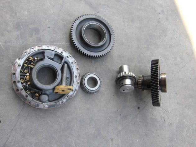CATERPILLAR  826G   - PIÑONES DE CONVERTIDOR