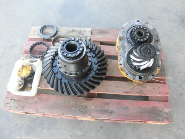 VOLVO  A35  4870419 - PIÑÓN Y CORONA CON CAJA DE SATÉLITES SIN CARCASA DEL DIFERENCIAL INTERMEDIARIO
