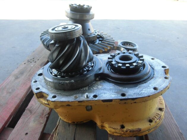 VOLVO  A35  4870431 - CARCASA REDUCTORA CON PIÑONES