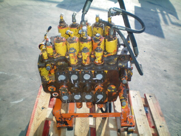DAEWOO   SOLAR 280LC3  2426-1200B - DISTRIBUIDOR PRINCIPAL - Imagen 3