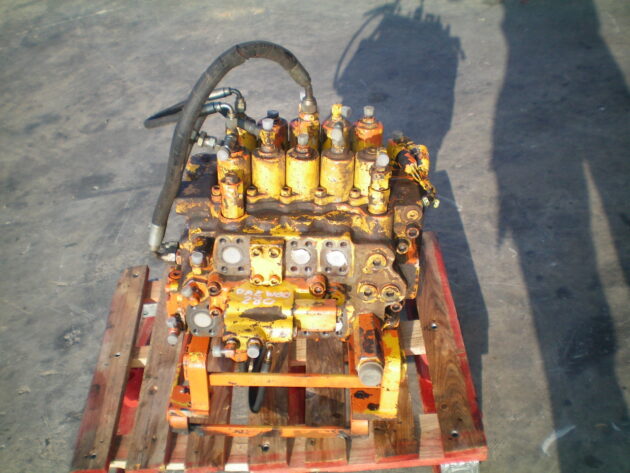 DAEWOO   SOLAR 280LC3  2426-1200B - DISTRIBUIDOR PRINCIPAL