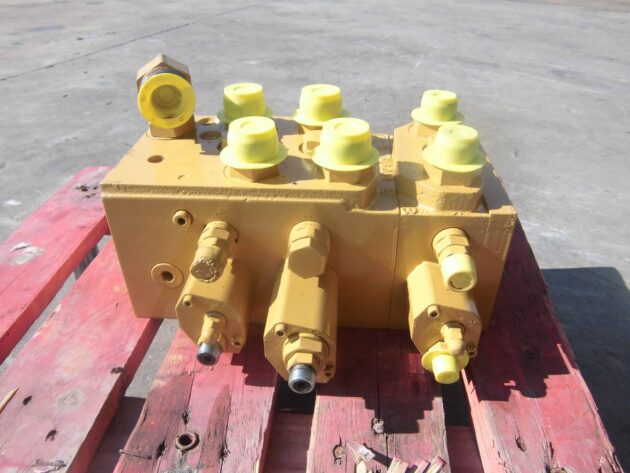 CATERPILLAR  924G  209-0270 - DISTRIBUIDOR DE PALA - Imagen 4
