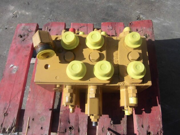 CATERPILLAR  924G  209-0270 - DISTRIBUIDOR DE PALA - Imagen 5
