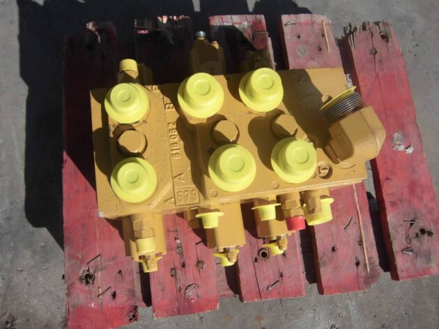 CATERPILLAR  924G  209-0270 - DISTRIBUIDOR DE PALA