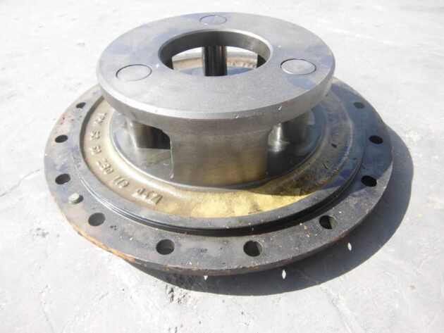VOLVO  646   - TAPA DEL REDUCTOR DELANTERO - Imagen 3