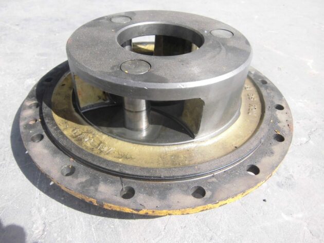 VOLVO  646   - TAPA DEL REDUCTOR DELANTERO