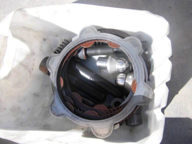 KOMATSU PC240NLC-6K - 708-8F-00072 - TRAVEL MOTOR - Image 4