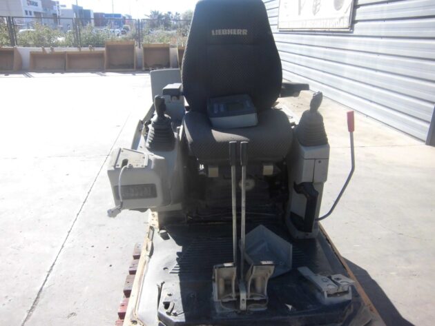 LIEBHERR  R934BHDS LITRONIC  9873879 - INTERIOR DE CABINA - Imagen 3