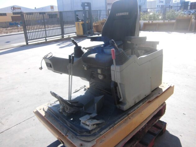 LIEBHERR  R934BHDS LITRONIC  9873879 - INTERIOR DE CABINA - Imagen 6
