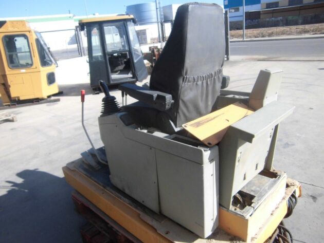 LIEBHERR  R934BHDS LITRONIC  9873879 - INTERIOR DE CABINA - Imagen 8