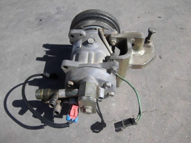 CATERPILLAR  322B  3E-1906 - COMPRESOR DE AIRE ACONDICIONADO MODELO SANDEN U4468 - Imagen 5