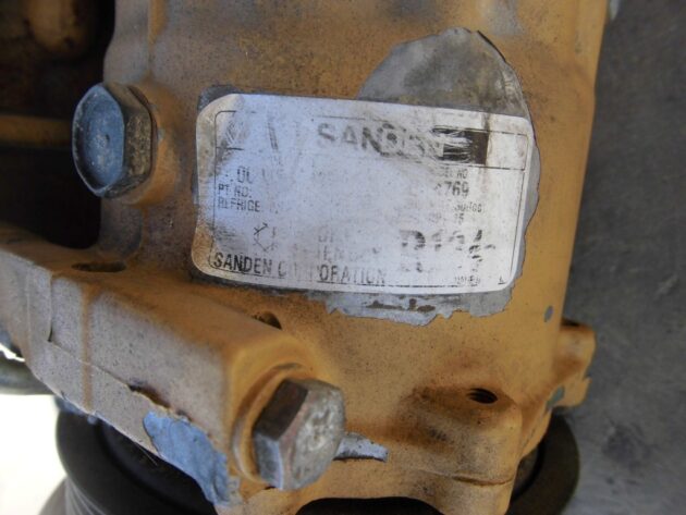 CATERPILLAR  385B  163-0872 - COMPRESOR DE AIRE ACONDICIONADO MODELO SANDEN U4769 - Imagen 2