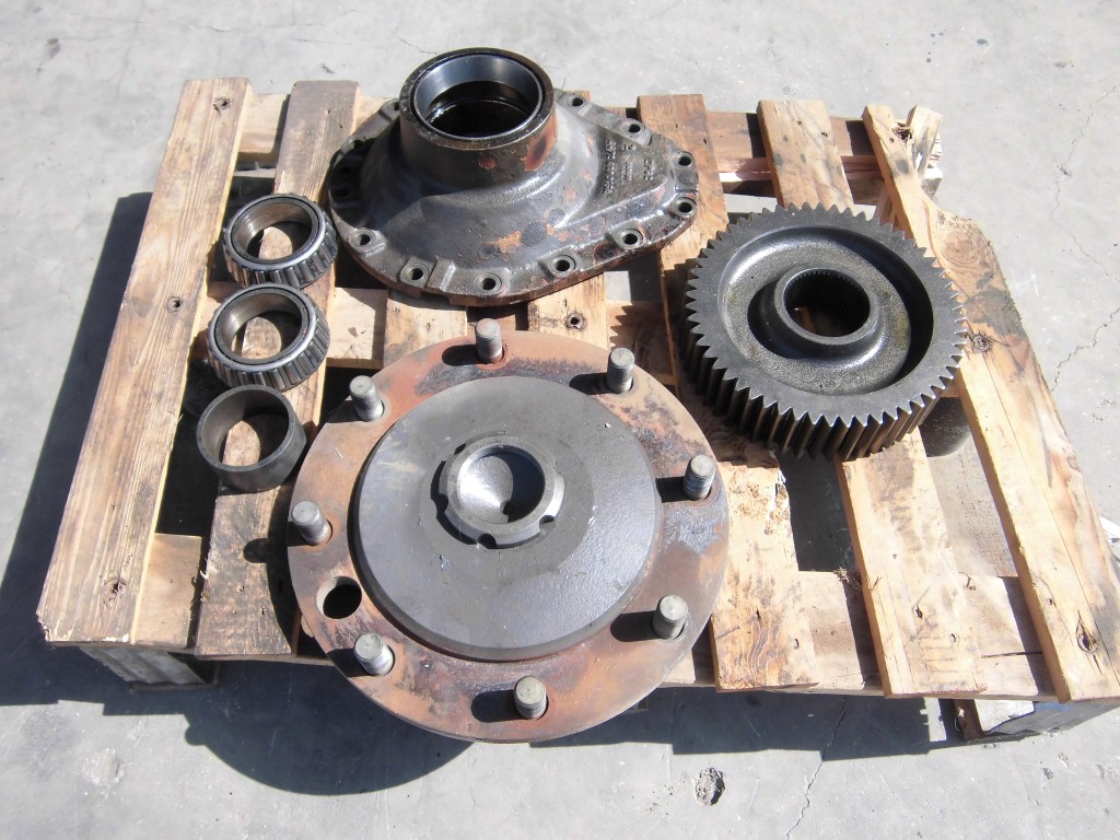 VOLVO L35B ZM2906814 / ZM2906817 - CATALINA Y CARCASA - Imagen 3