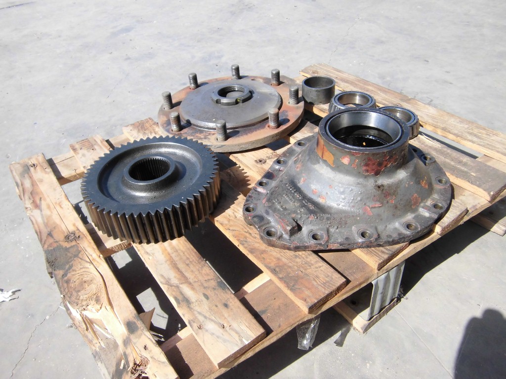 VOLVO L35B ZM2906814 / ZM2906817 - CATALINA Y CARCASA - Imagen 4