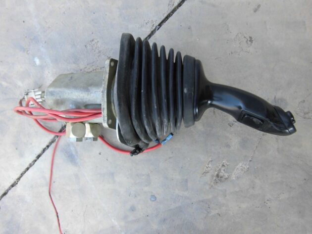 LIEBHERR  R914HDSL LITRONIC  9883910 - MANIPULADOR IZQUIERDO - Imagen 4