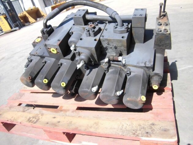 VOLVO  EC390  14344261 - DISTRIBUIDOR PRINCIPAL - Imagen 2