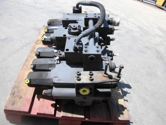 VOLVO  EC390  14344261 - DISTRIBUIDOR PRINCIPAL - Imagen 3