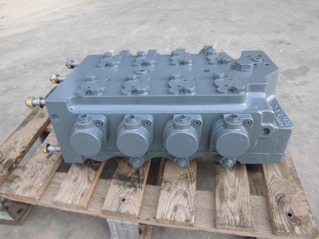 LIEBHERR R974B LITRONIC 5610616 - DISTRIBUIDOR IZQUIERDO DE 4 CARRETES - Imagen 2