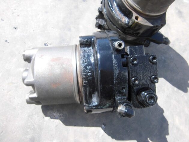CATERPILLAR  322B  114-0484 - MOTOR DE TRANSLACIÓN - Imagen 2