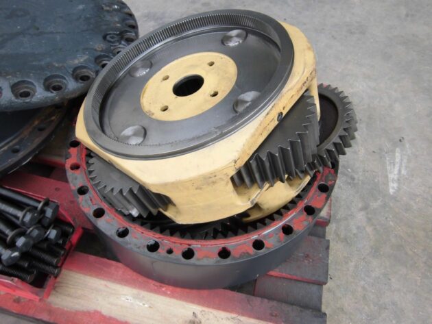 KOMATSU PC450-6K - 208-27-00152 - FINAL DRIVE - Image 2