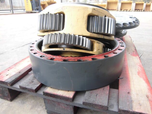 KOMATSU PC450-6K - 208-27-00152 - FINAL DRIVE - Image 4