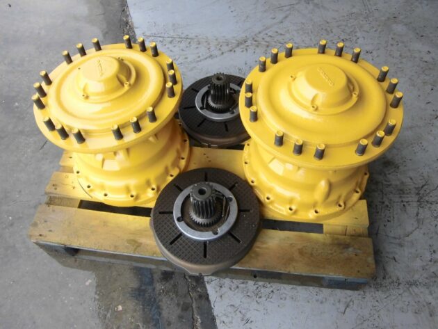 VOLVO  L120E  11168129 - REDUCCIÓN TRASERA