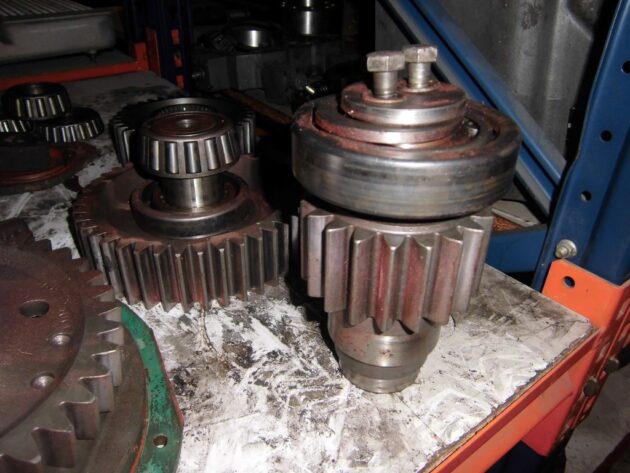 VOLVO   L120B   - PIÑONAJE DE LA CAJA DE TRANSFERENCIAS - Imagen 5