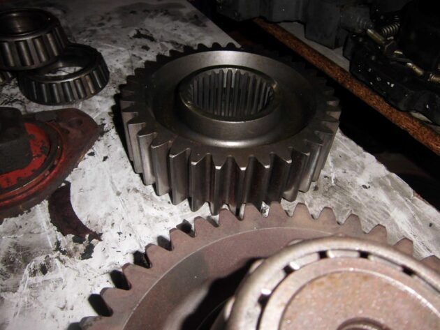 VOLVO   L120B   - PIÑONAJE DE LA CAJA DE TRANSFERENCIAS - Imagen 7