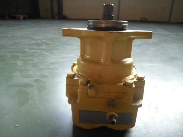 KOMATSU   PC11006  706-77-01320 - MOTOR DE GIRO - Imagen 3