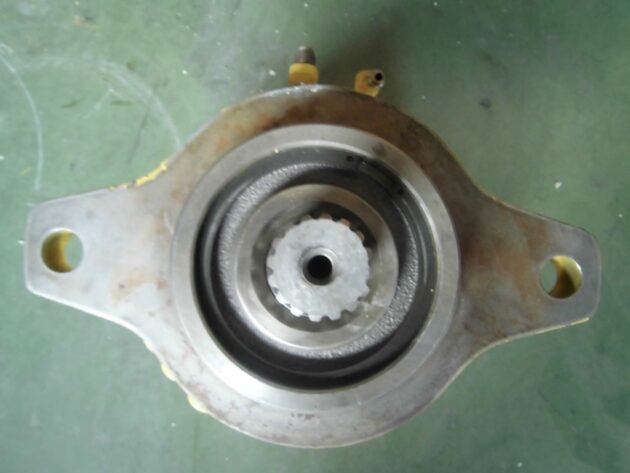 KOMATSU   PC11006  706-77-01320 - MOTOR DE GIRO - Imagen 7