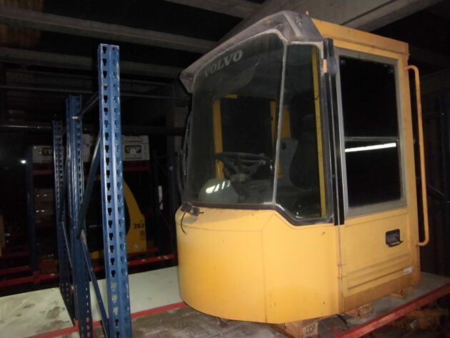 VOLVO L330C - 31705 - CABIN