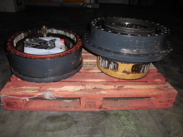 KOMATSU PC600-8 -  - FINAL DRIVE - Image 4