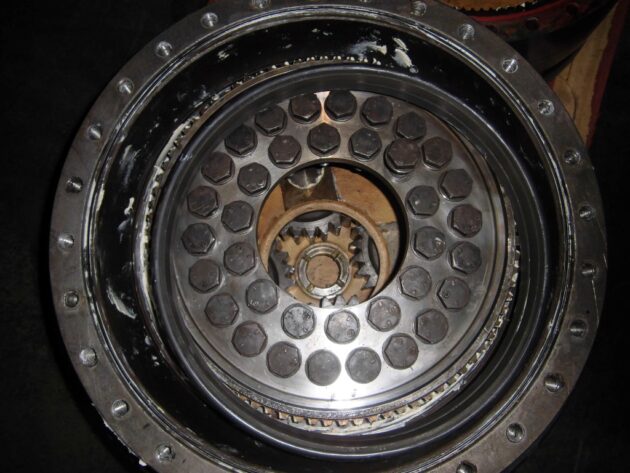 KOMATSU PC600-8 -  - FINAL DRIVE - Image 5