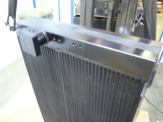 LIEBHERR  R954C LITRONIC  10331626 - RADIADOR DE ACEITE - Imagen 4