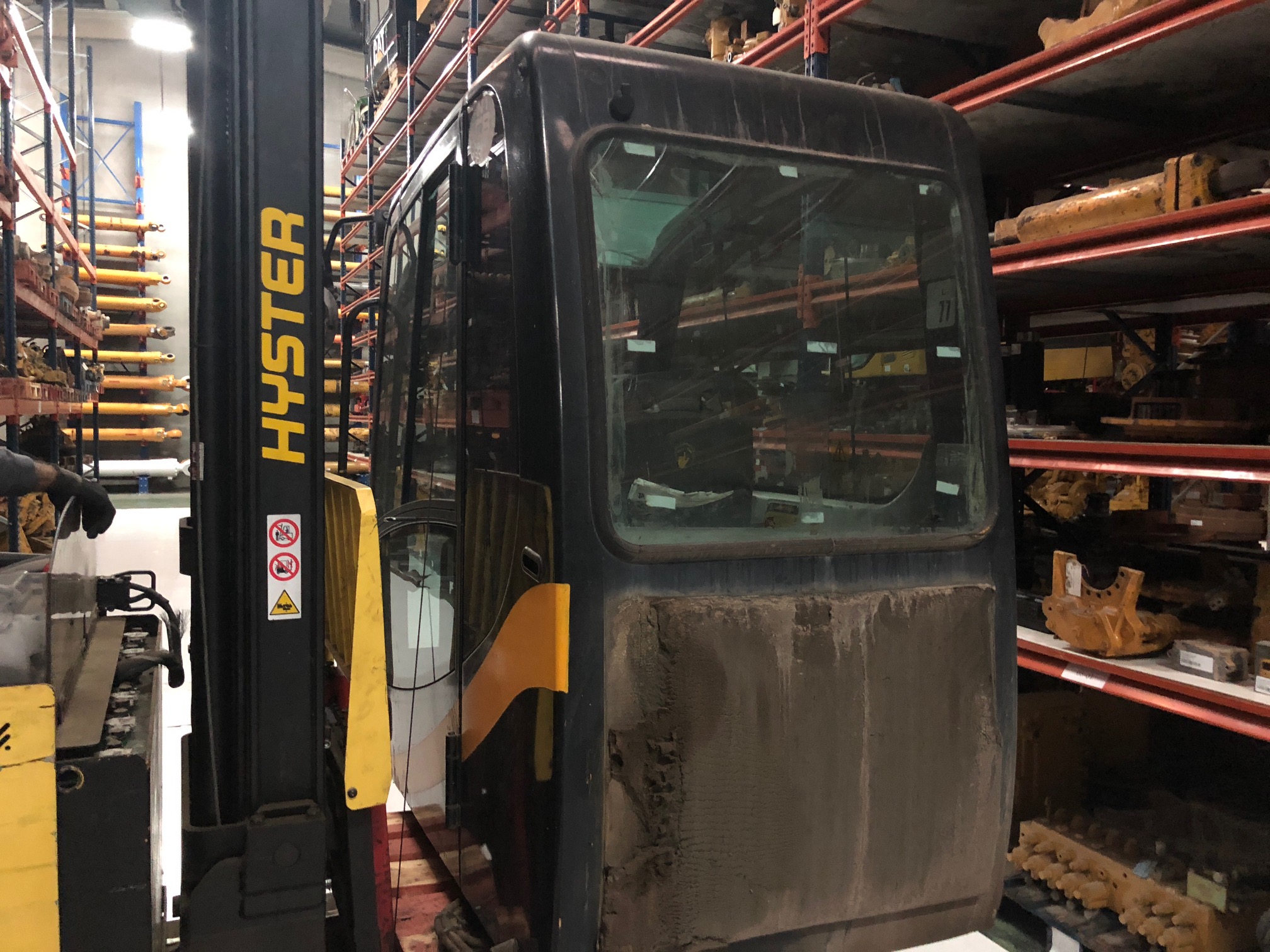 JCB JS330 - 335/01249 - CABIN - Image 2