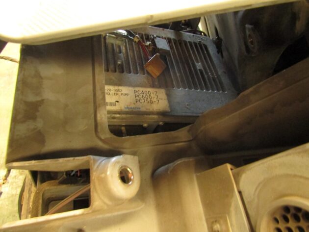 KOMATSU  PC600-7   - INTERIOR DE CABINA - Imagen 5