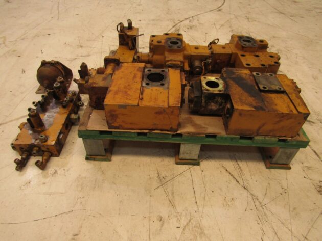 CATERPILLAR  365B-II  140-0736 - TACO DE CONEXIÓN CON ELECTROVÁLVULAS DEL DISTRIBUIDOR - Imagen 5