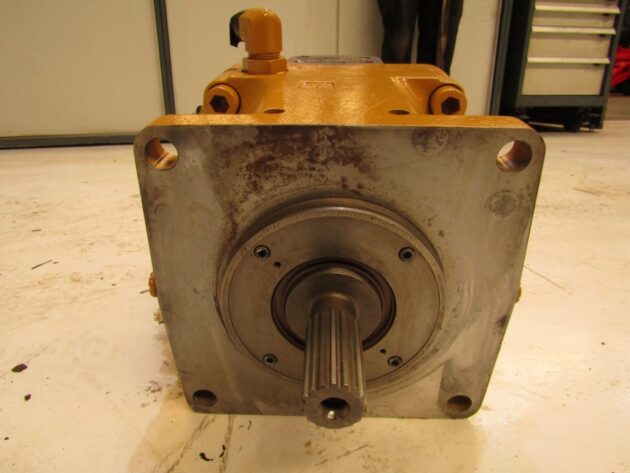 CATERPILLAR  365B-II  147-5806  - BOMBA DE GIRO - Imagen 2