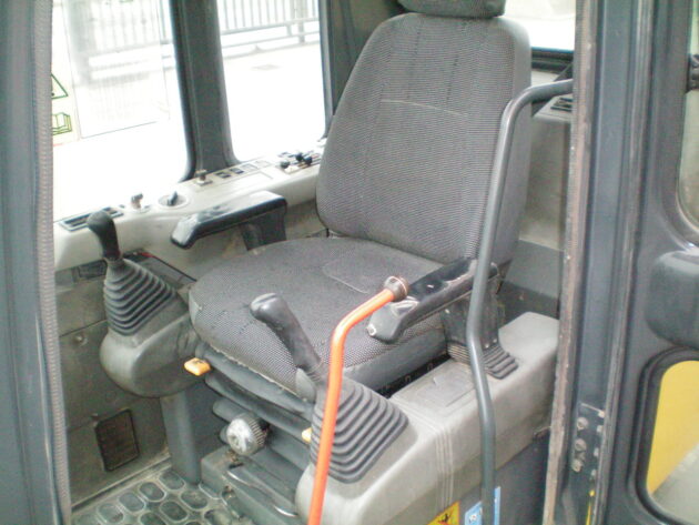 KOMATSU  PC450LC-6K   - INTERIOR DE CABINA - Imagen 3