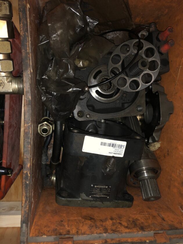LIEBHERR  L544  5716849 - BOMBA DE PALA