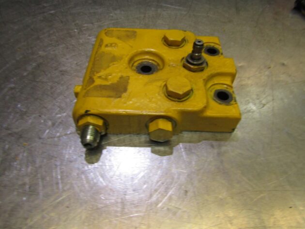 VOLVO  L50C  11701722 (*) - PLACA DE CIERRE DE DISTRIBUIDOR - Imagen 3