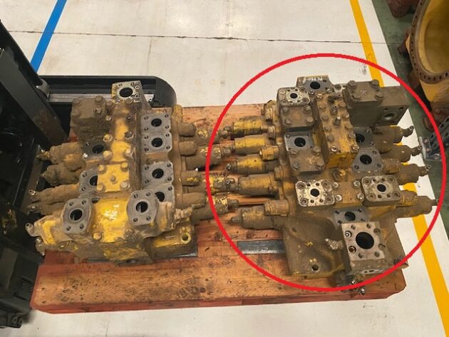 KOMATSU PC750SE-6K - 709-15-93301 - CONTROL VALVE 5 SPOOLS