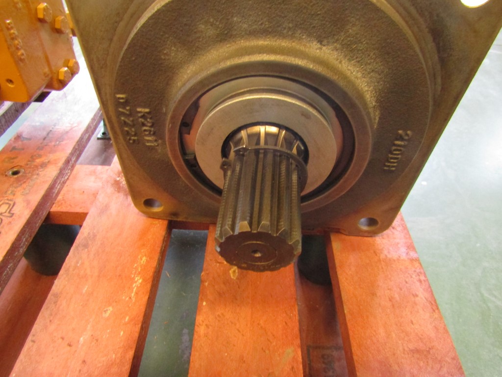 CATERPILLAR 374D 295-9434 - MOTOR DE GIRO - Imagen 6