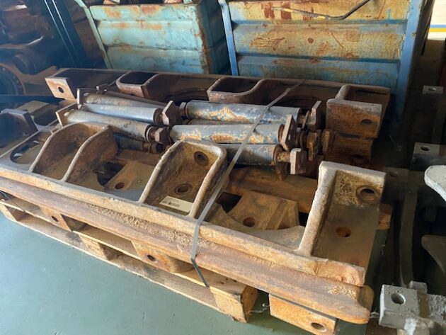 CATERPILLAR  385B  176-2108 / 174-8500 - PROTECTOR DE CADENA - Imagen 2