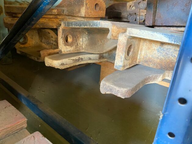 CATERPILLAR  385B  176-2108 / 174-8500 - PROTECTOR DE CADENA - Imagen 3
