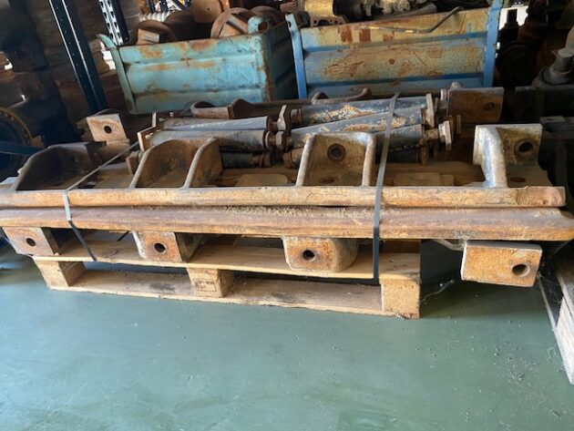CATERPILLAR  385B  176-2108 / 174-8500 - PROTECTOR DE CADENA - Imagen 4
