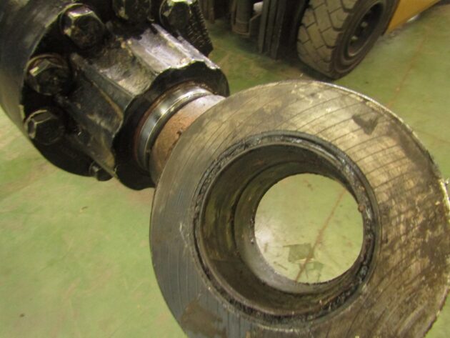 CATERPILLAR  374D  353-6907  - BOTELLA DE ELEVACIÓN PLUMA - Imagen 4