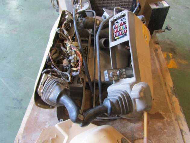 CATERPILLAR  322B   - INTERIOR DE CABINA - Imagen 3