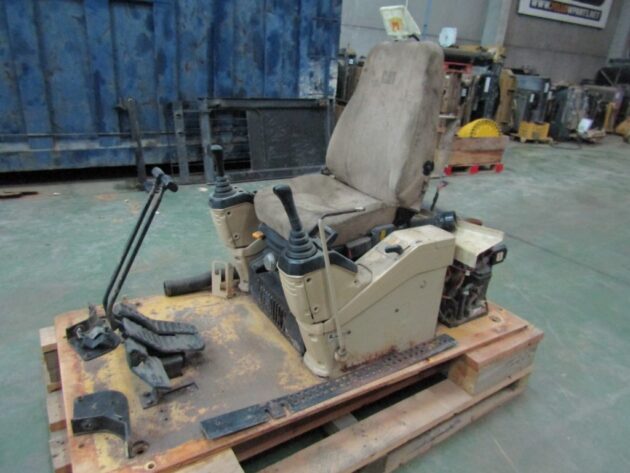 CATERPILLAR  375L   - INTERIOR DE CABINA - Imagen 2