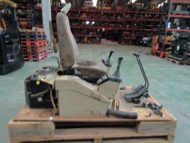 CATERPILLAR  375L   - INTERIOR DE CABINA - Imagen 4